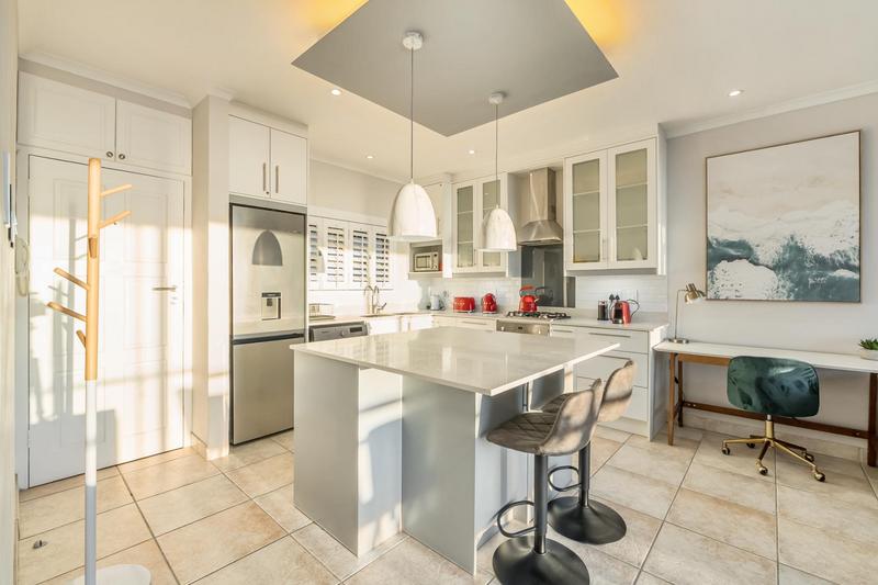 To Let 2 Bedroom Property for Rent in Camps Bay Western Cape